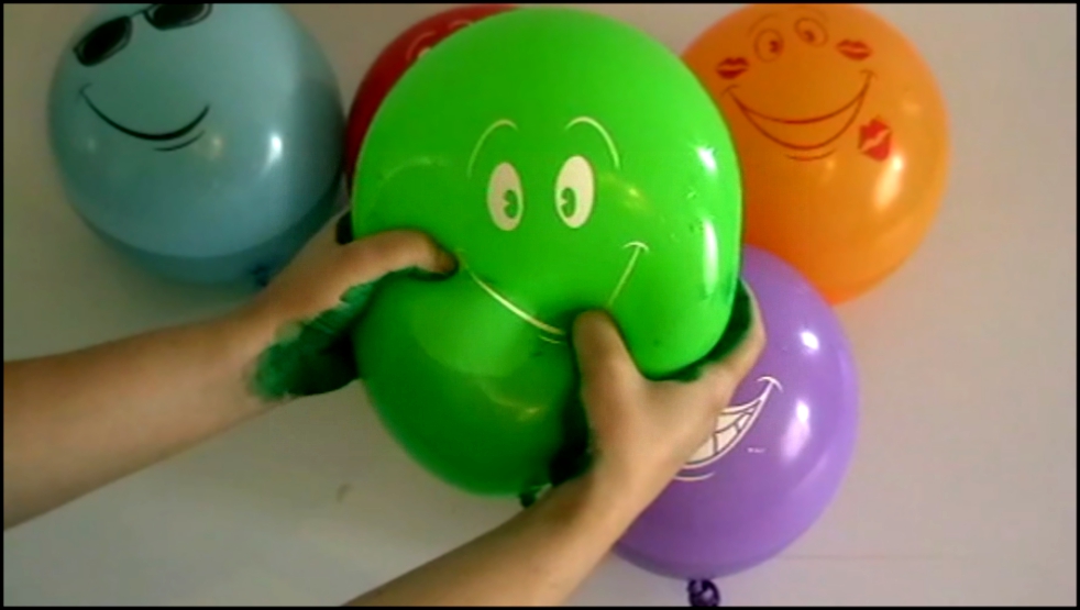 5 шариков с водой Учим цвета вместе с шариками Лопаем шарики с водой 