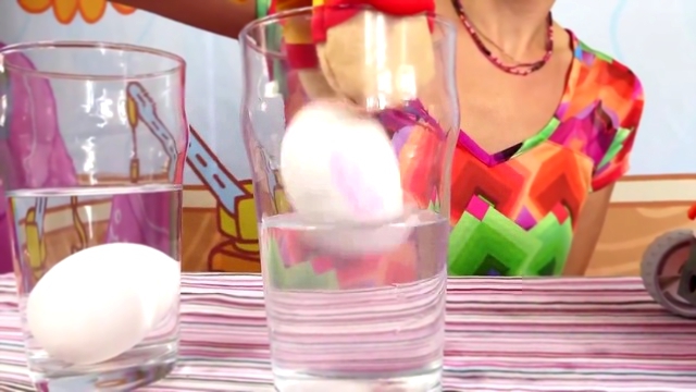 Мультфильм Фиксики: Фикси лаборатория: Эксперимент с яйцом в стакане