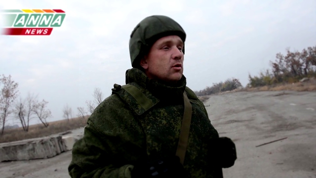 Боец Народной милиции ЛНР передает привет украинским наемникам