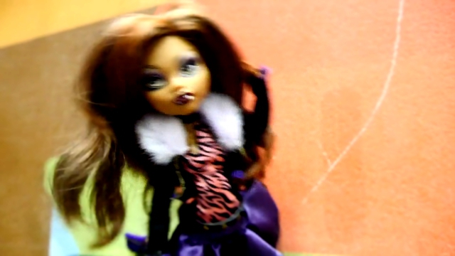 Игры с Винкс. Кукла Монстер Хай и лучшая подружка Света спасают Блум. Видео с куклами для детей.