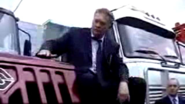 Барин-Жириновский скачет на автовыставке.2003 