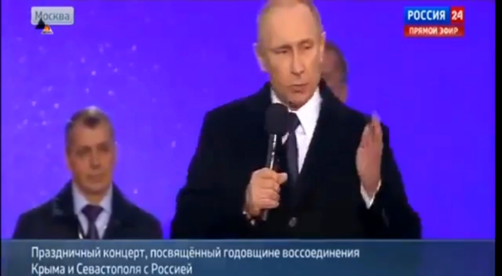 18_03_15 Владимир Путин поет гимн России, на концерте Мы вместе 18 03 2015 