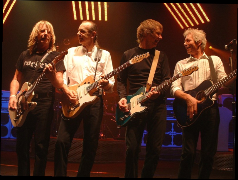 Gli Status Quo in concerto nel 2005; da sinistra