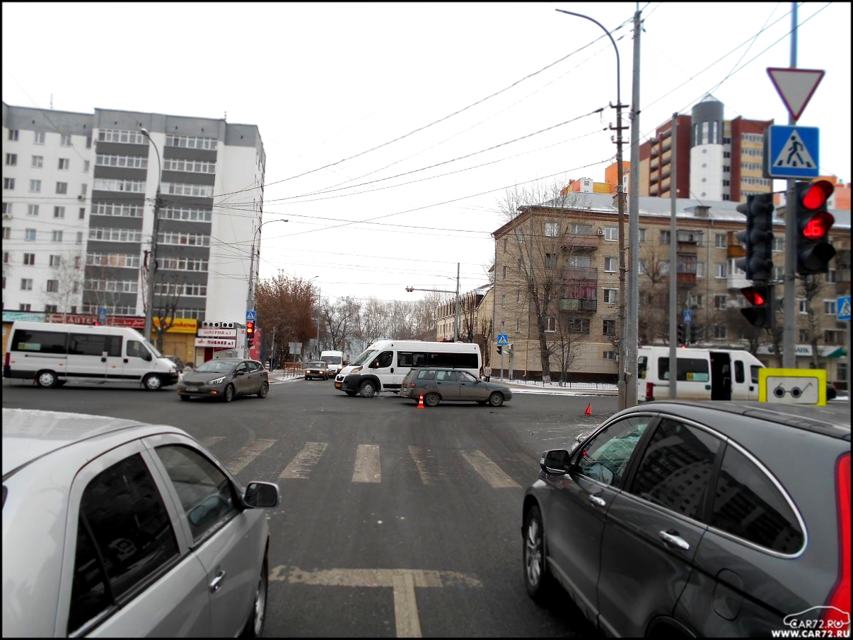 8 дорожно-транспортных происшествий произошло на дорогах Тюменской области 12 ноября, в них  пострадали 12 человек.